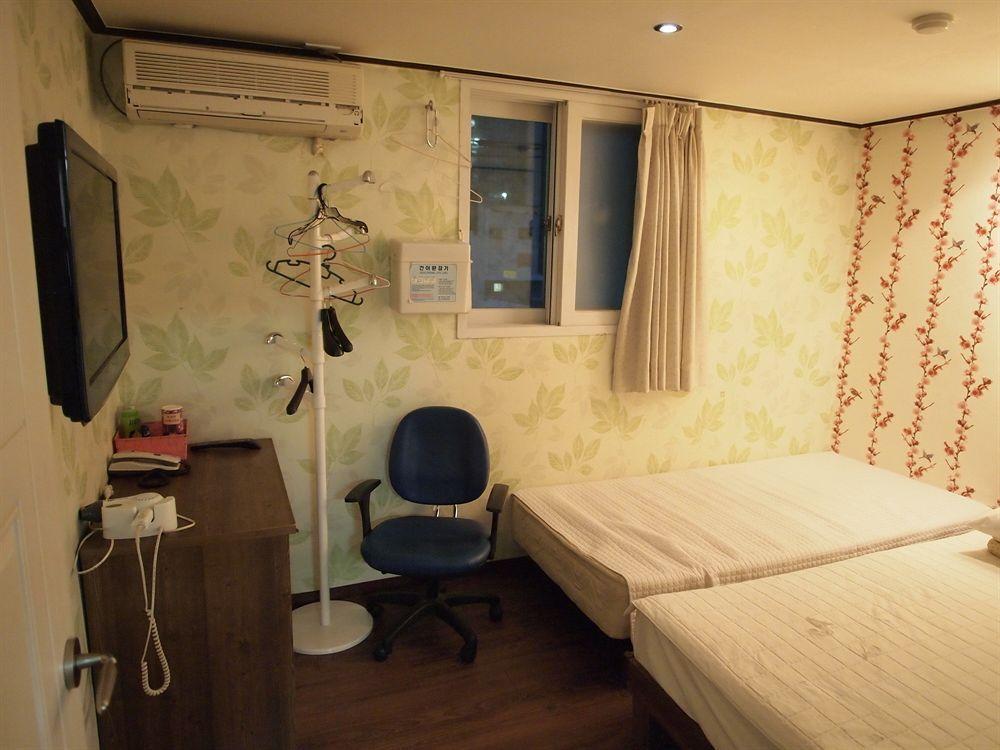 Hostel Shinchon *