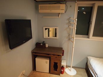 Hostel Shinchon *