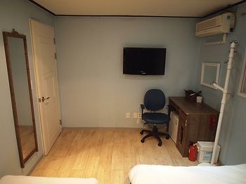 Hostel Shinchon *